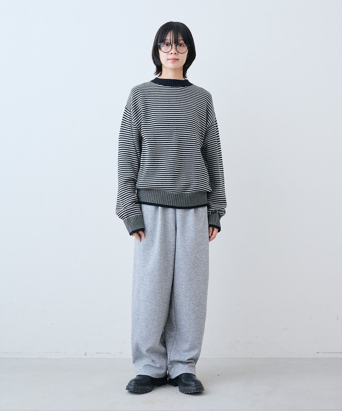 THREE FIFTY STANDARD［スリーフィフティースタンダード］|日本製ミジン ボーダー ニット〈ブラック×グレー〉と裏起毛のあったかカットソー カーブパンツのコーディネート