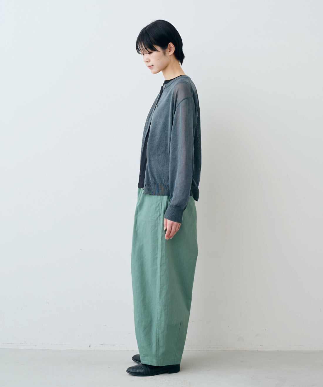 THREE FIFTY STANDARD|THREE FIFTY STANDARD　金子敦子さんと作ったグラスグリーンの麻混わくわくズボン|モデル身長：163cm　着用サイズ：M