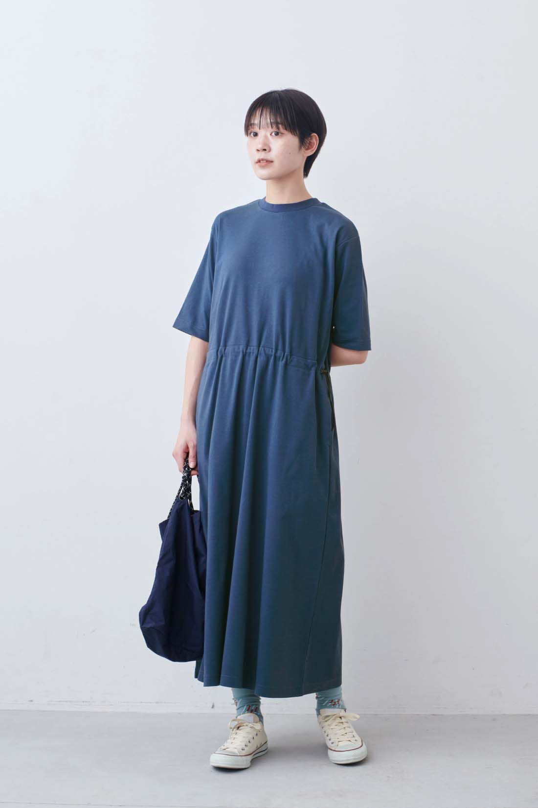 THREE FIFTY STANDARD［スリーフィフティースタンダード］|THREE FIFTY STANDARD　接触冷感・吸汗速乾のリラクシーなカットソーワンピース〈ブルー〉|モデル身長：163cm　着用サイズ：M