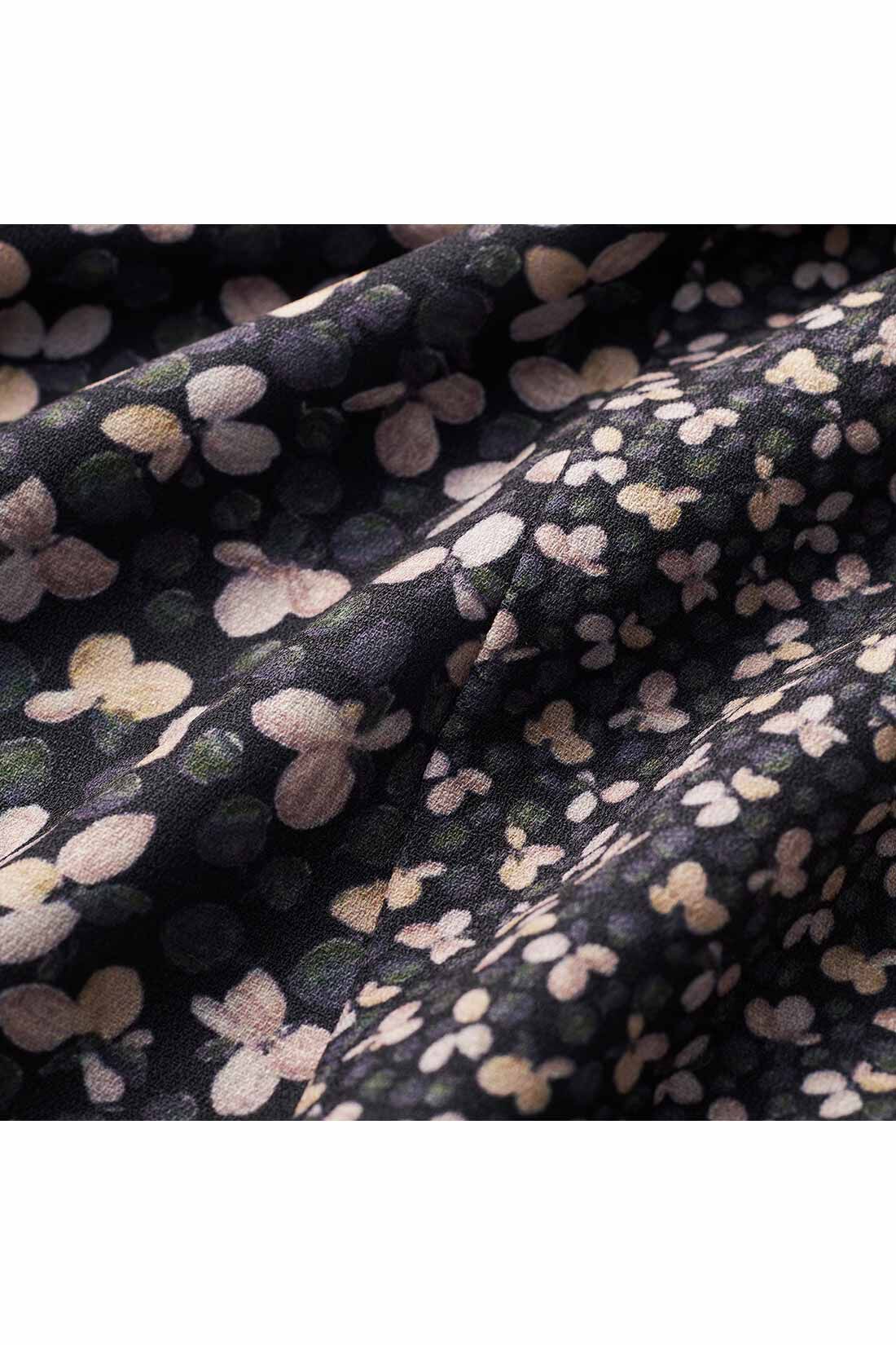 THREE FIFTY STANDARD|THREE FIFTY STANDARD　ミュルーズモダン 切り替えデザインのヴィンテージパターンワンピース〈ブラック〉|取り入れやすいブラックをベースに、シックな配色でクラシカルなボタニカル柄をプリント。