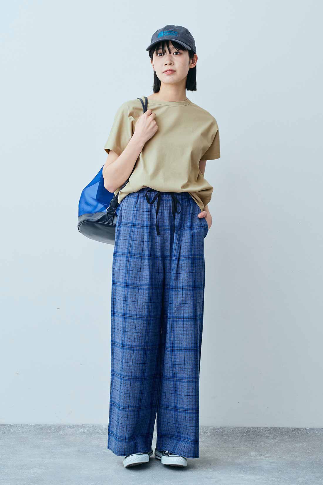 THREE FIFTY STANDARD［スリーフィフティースタンダード］|汗じみ軽減加工 フレンチスリーブ Ｔシャツのコーディネート|モデル身長：163cm 着用サイズ：M