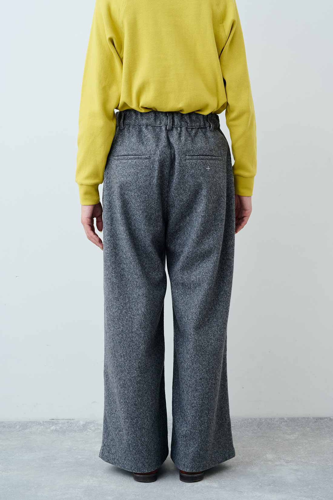 THREE FIFTY STANDARD|THREE FIFTY STANDARD　小谷 実由さんと作った 細かいチェック柄のワイドパンツ〈グレー〉|BACK
