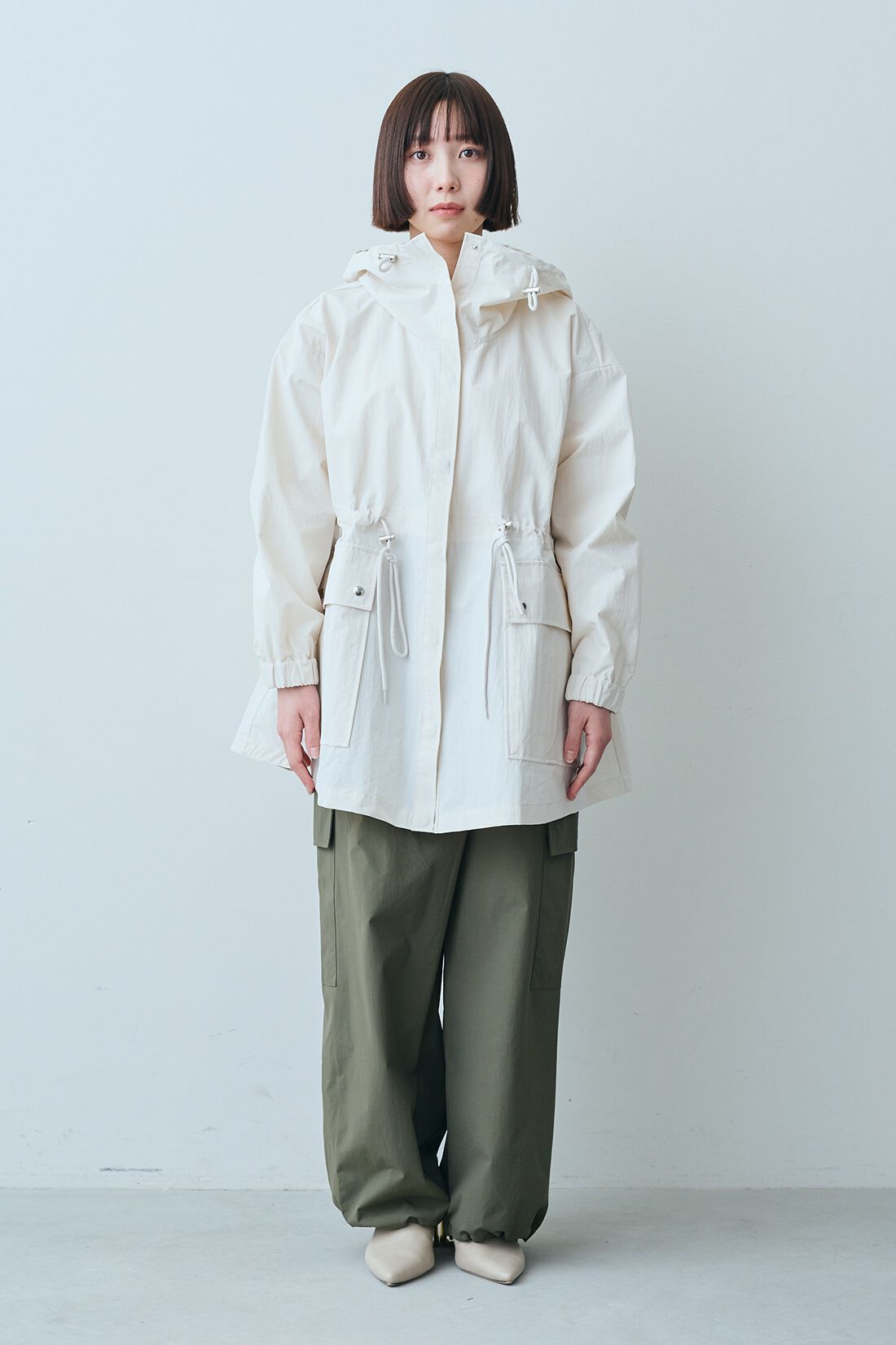 IEDIT|撥水 UVカット カーゴ ワイド パンツ〈カーキ〉のコーディネート|【着用サイズ】アウター：SP　トップス：S　パンツ：SP