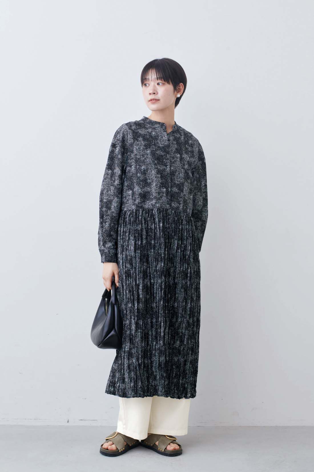THREE FIFTY STANDARD［スリーフィフティースタンダード］|THREE FIFTY STANDARD　カジュアルすぎないチノパンツ〈アイボリー〉|モデル身長：163cm　着用サイズ：M