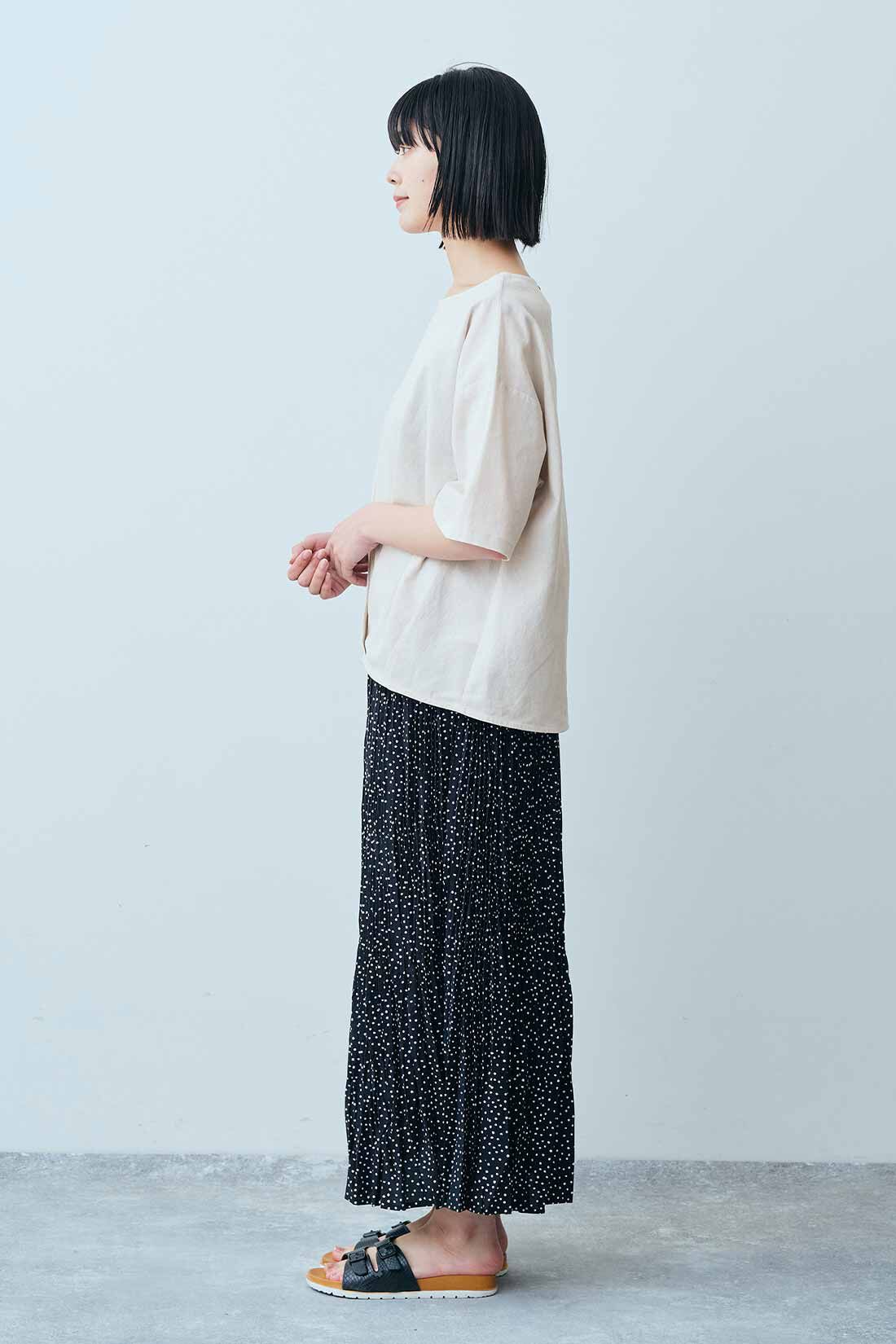 THREE FIFTY STANDARD［スリーフィフティースタンダード］|THREE FIFTY STANDARD リネンコットンのタックデザインプルオーバー〈グレージュ〉|モデル身長：163cm　着用サイズ：M
