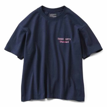 THREE FIFTY STANDARD | She Chimp さんのタイポグラフィーTシャツ〈ネイビー〉