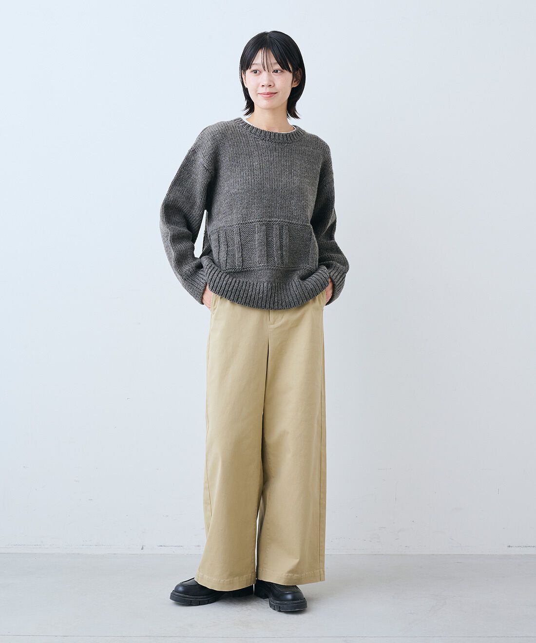 THREE FIFTY STANDARD|小谷実由さんと作ったローゲージニット〈チャコールグレー〉のコーディネート