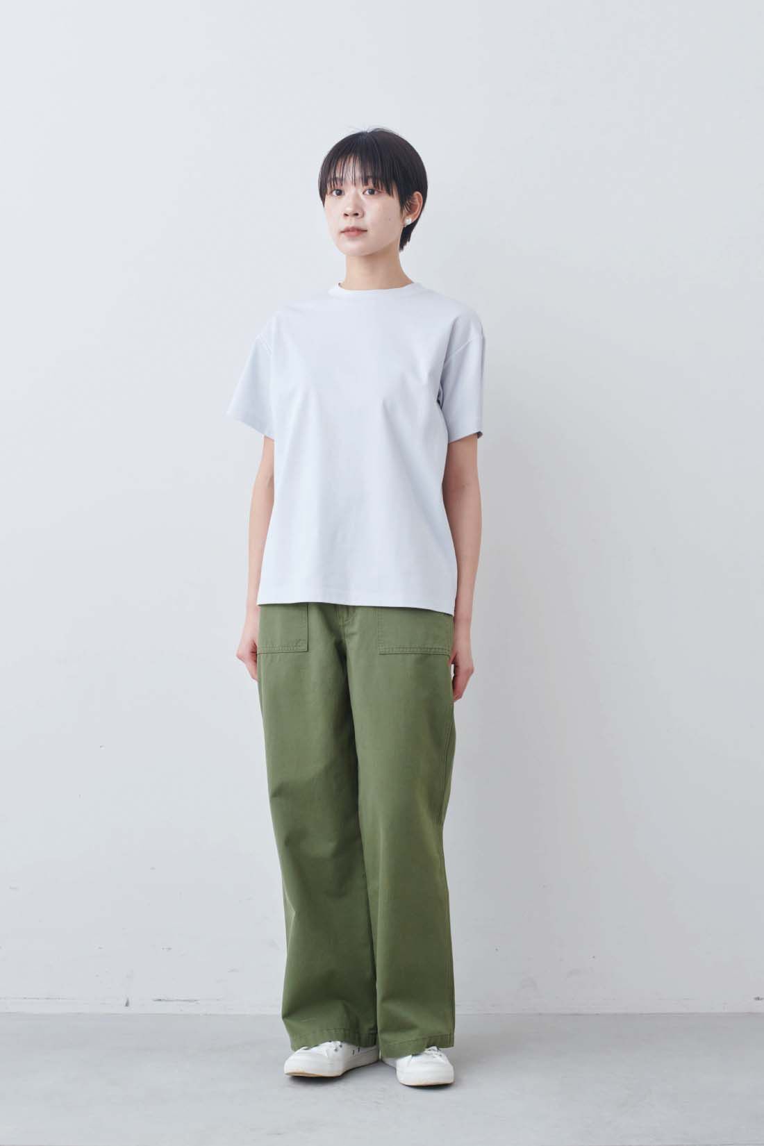THREE FIFTY STANDARD［スリーフィフティースタンダード］|THREE FIFTY STANDARD　シルキーな肌ざわりのベーシックなTシャツの会|モデル身長：163cm　着用サイズ：M