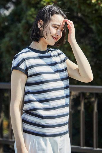 THREE FIFTY STANDARD［スリーフィフティースタンダード］ | シックなマルチボーダーのフレンチスリーブTシャツ〈パープル〉
