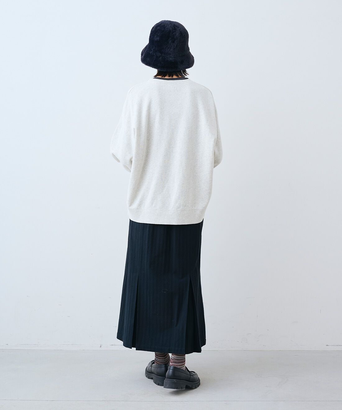 THREE FIFTY STANDARD|キングペンギン プリント＆刺しゅうトレーナー〈オートミール〉のコーディネート