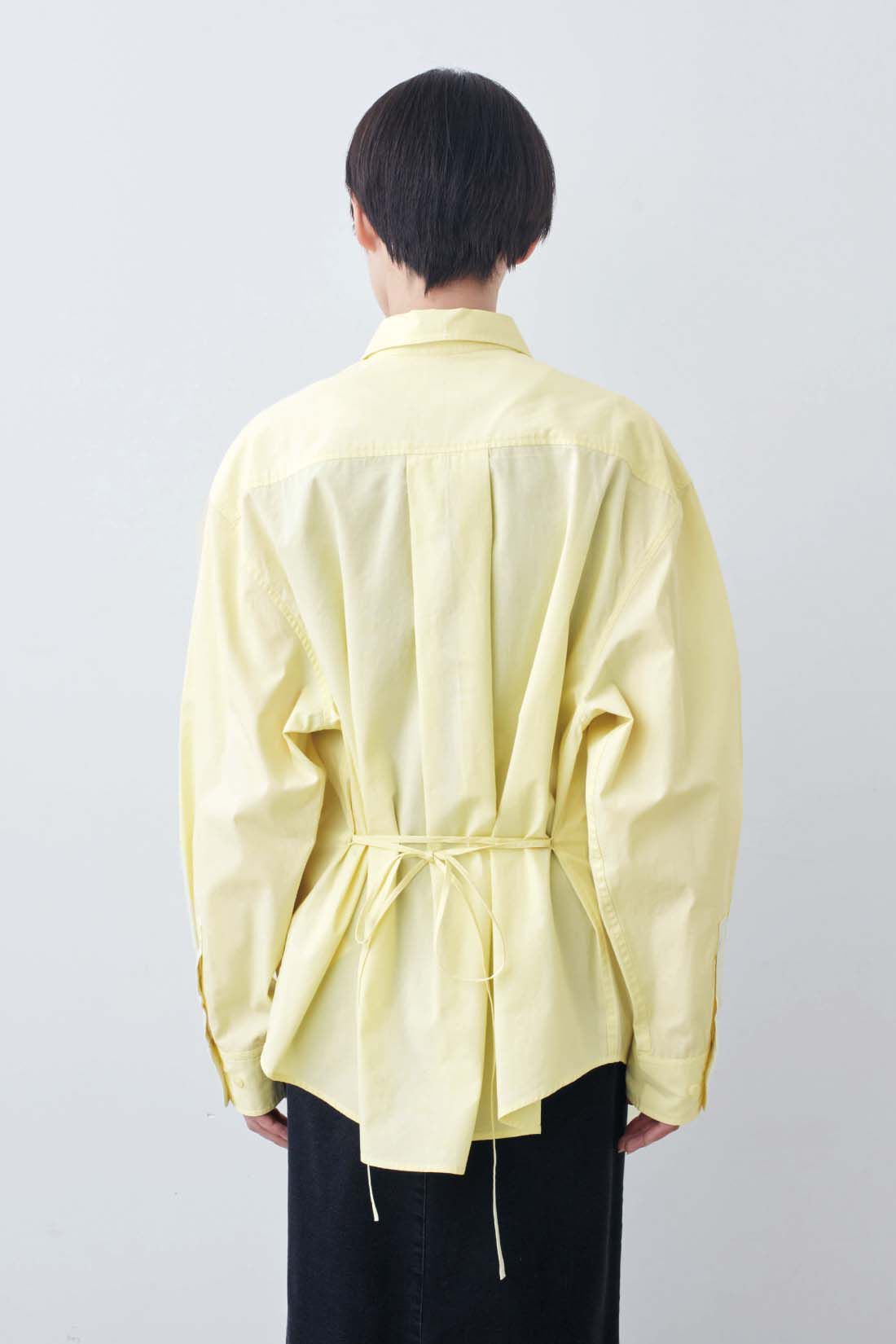 THREE FIFTY STANDARD［スリーフィフティースタンダード］|THREE FIFTY STANDARD　小谷 実由さんと作った こだわりの薄黄色シャツ〈イエロー〉|BACK