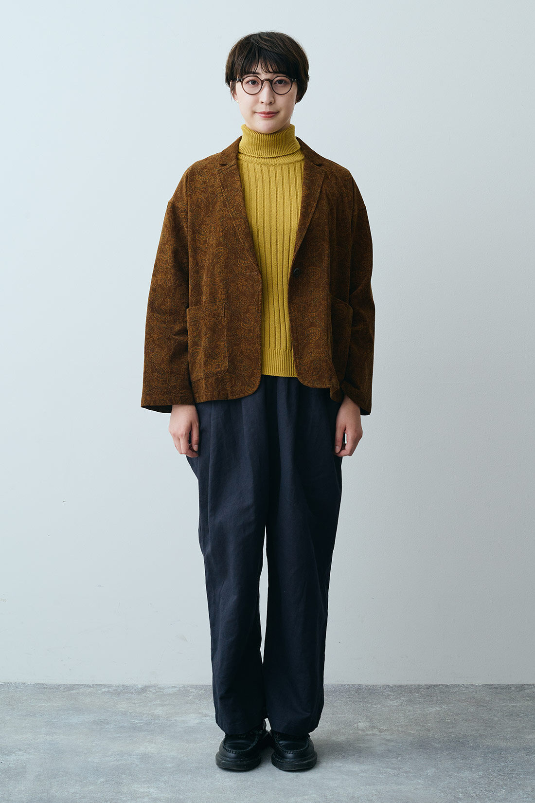 THREE FIFTY STANDARD|ペイズリー柄の細コールジャケットＢＲ　ＴＦＳとコットン１００％リブタートルＴＦＳのコーディネート