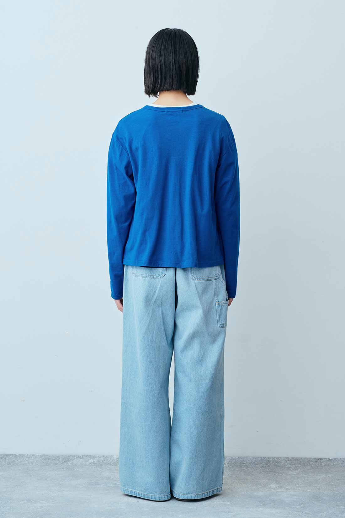 THREE FIFTY STANDARD|すっきりシルエット ボーダーＴシャツと麻混 ペインターデニムパンツのコーディネート|モデル身長：163cm 着用サイズ：M