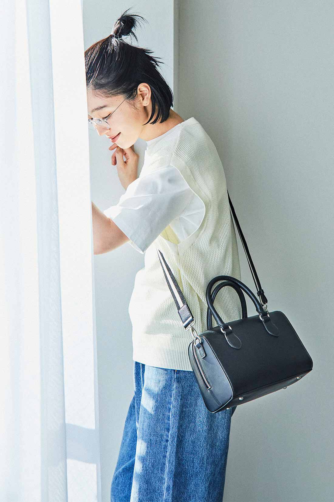 THREE FIFTY STANDARD スプリットレザーのショルダー付きボストンバッグ〈ブラック〉