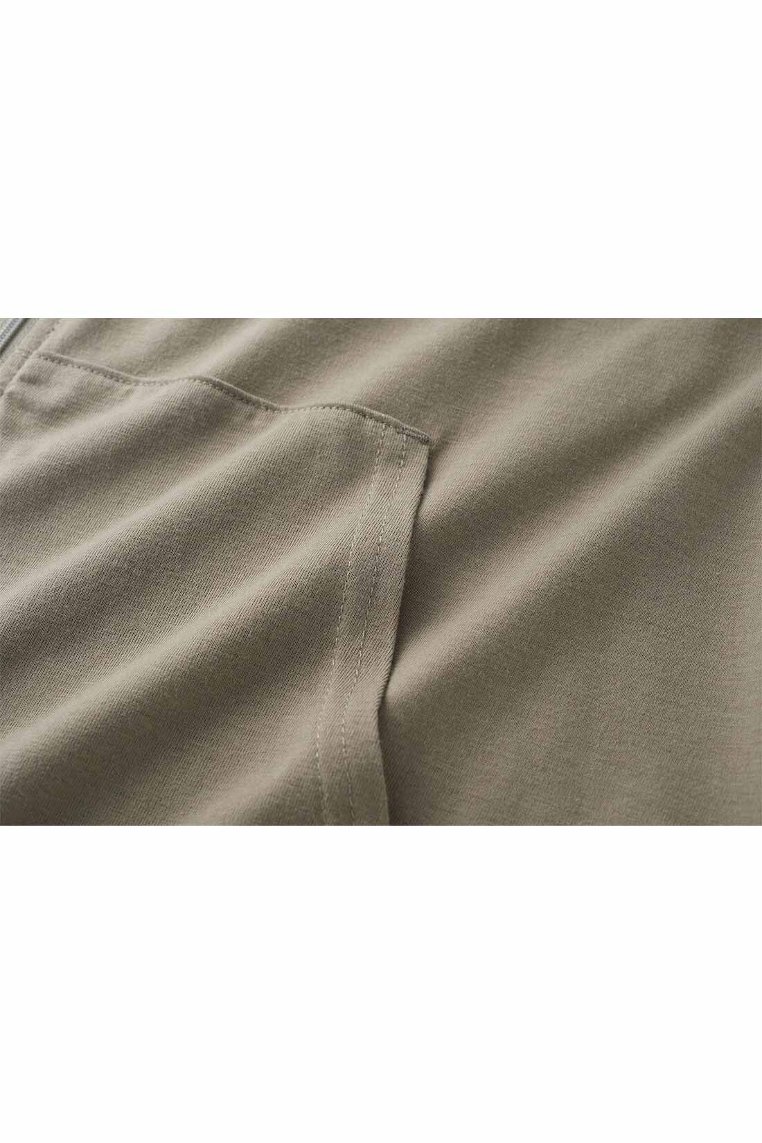 THREE FIFTY STANDARD［スリーフィフティースタンダード］|THREE FIFTY STANDARD ダブルジップの天竺（じく）素材UVカットパーカー〈グレージュ〉|さらっと軽くて、洗濯しても乾きが早いポリエステル綿混の天竺（じく）生地です。