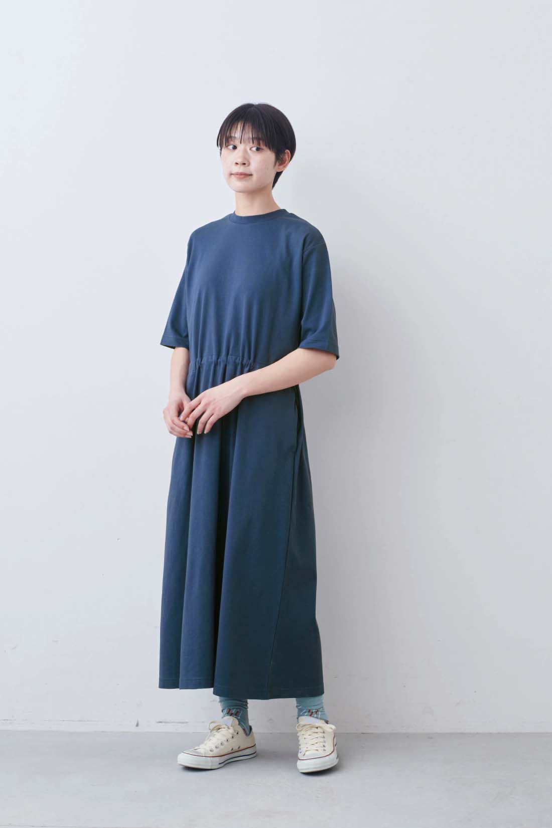 THREE FIFTY STANDARD［スリーフィフティースタンダード］|機能素材のカットソーワンピース〈ブルー〉のコーディネート