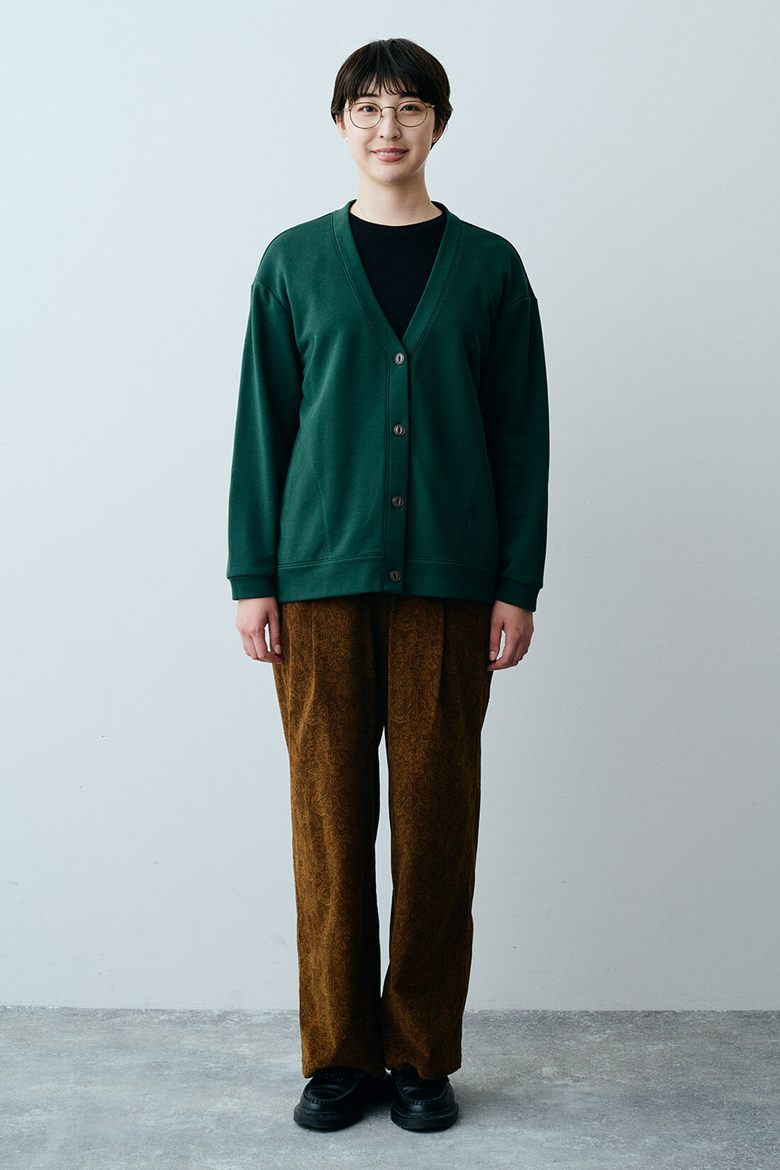 THREE FIFTY STANDARD|フライス編みのラグランＴシャツＴＦＳとペイズリー柄の細コールパンツＢＲ　ＴＦＳのコーディネート