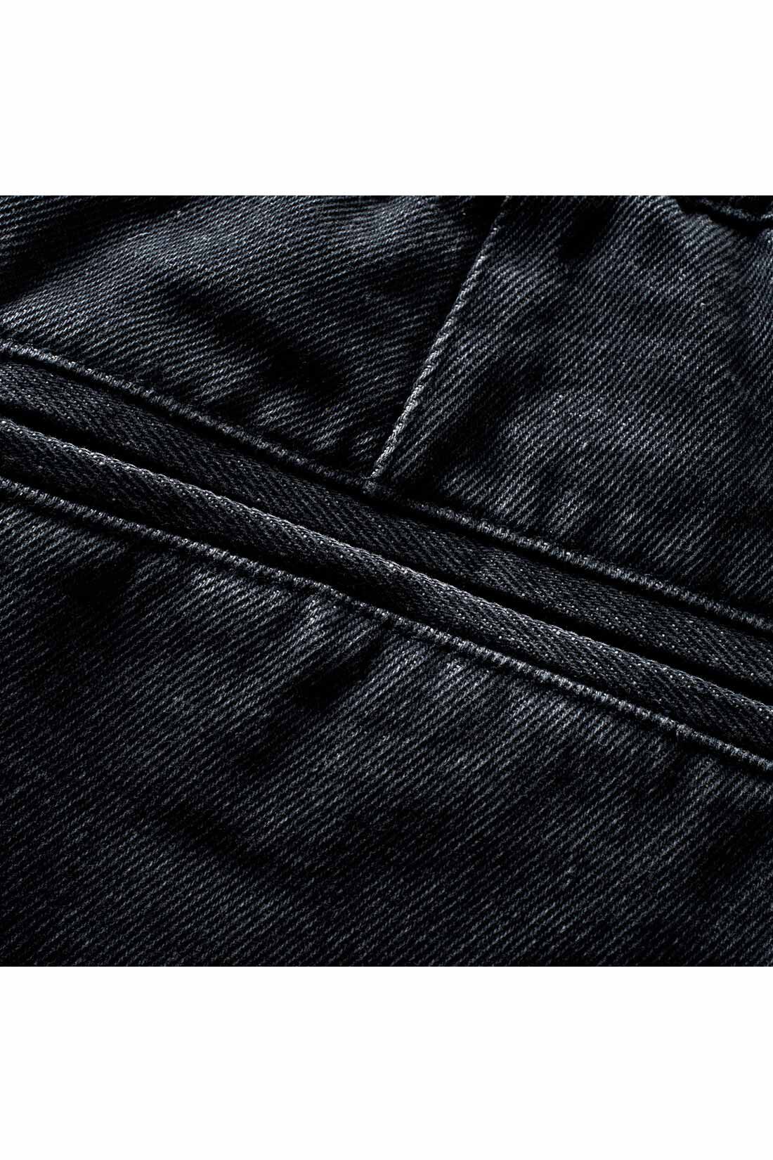 THREE FIFTY STANDARD ブリーチ加工をほどこしたブラックデニム