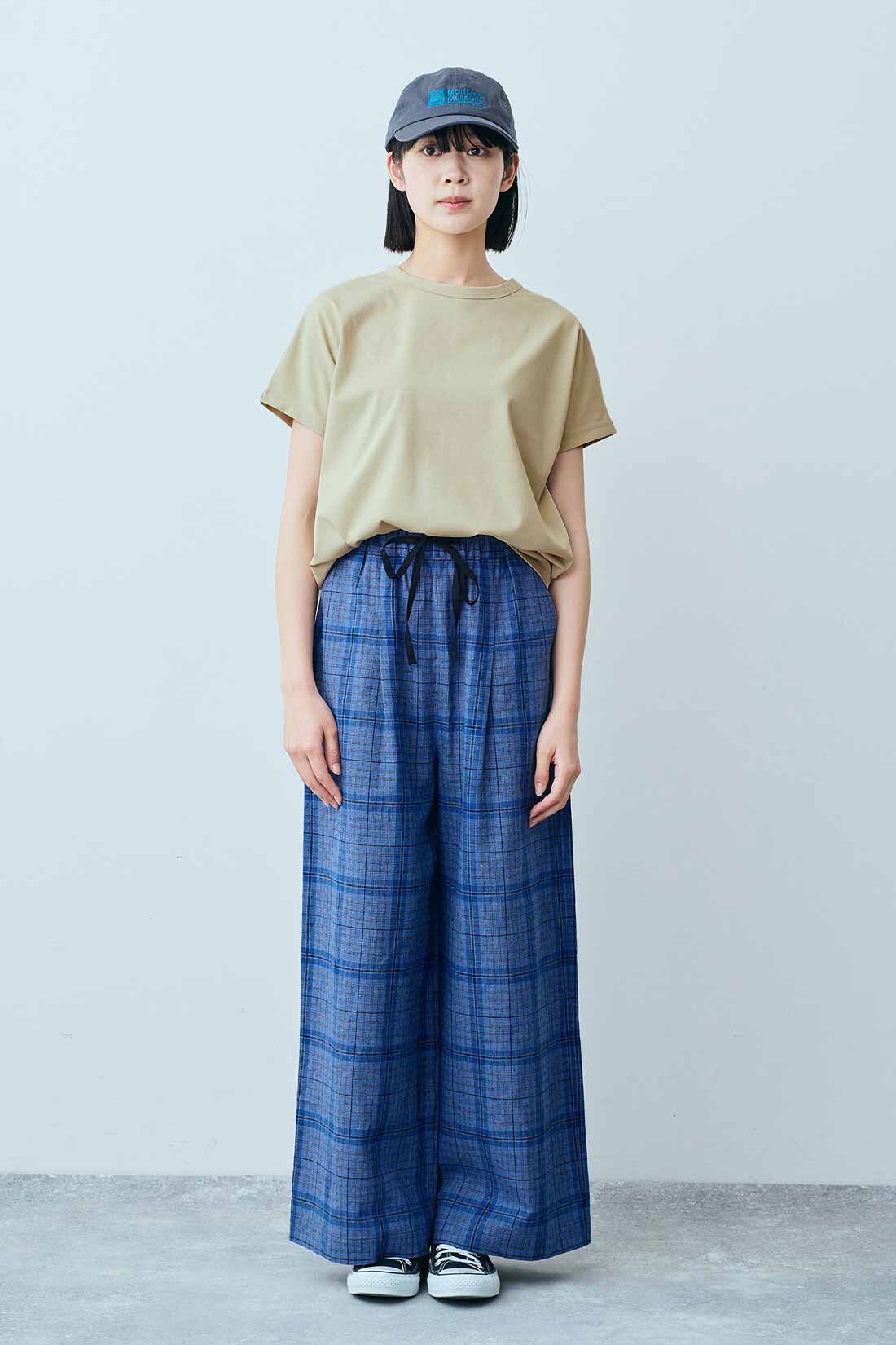 THREE FIFTY STANDARD［スリーフィフティースタンダード］|THREE FIFTY STANDARD 汗じみ軽減加工をほどこした フレンチスリーブTシャツ〈ベージュ〉|モデル身長：163cm　着用サイズ：M