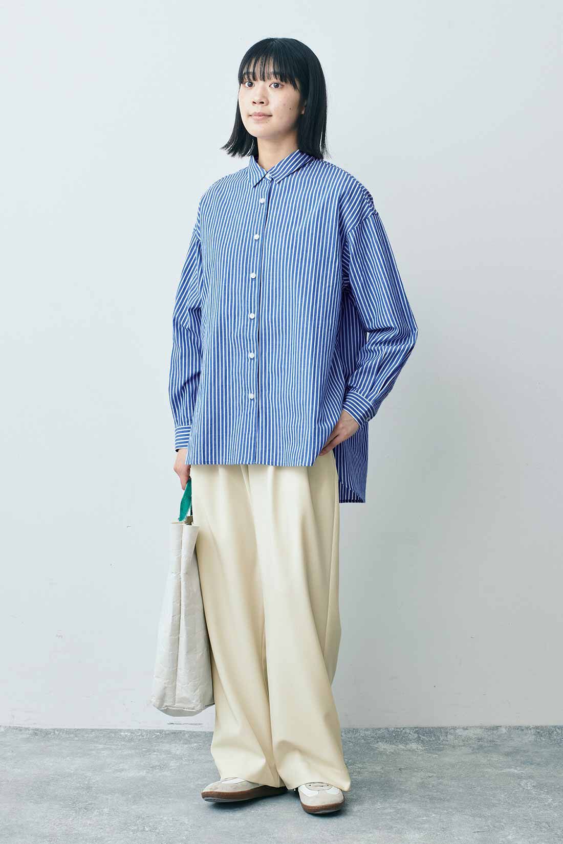 THREE FIFTY STANDARD［スリーフィフティースタンダード］|THREE FIFTY STANDARD 落ち感がきれいなタックパンツ〈アイボリー〉|モデル身長：163cm 着用サイズ：M