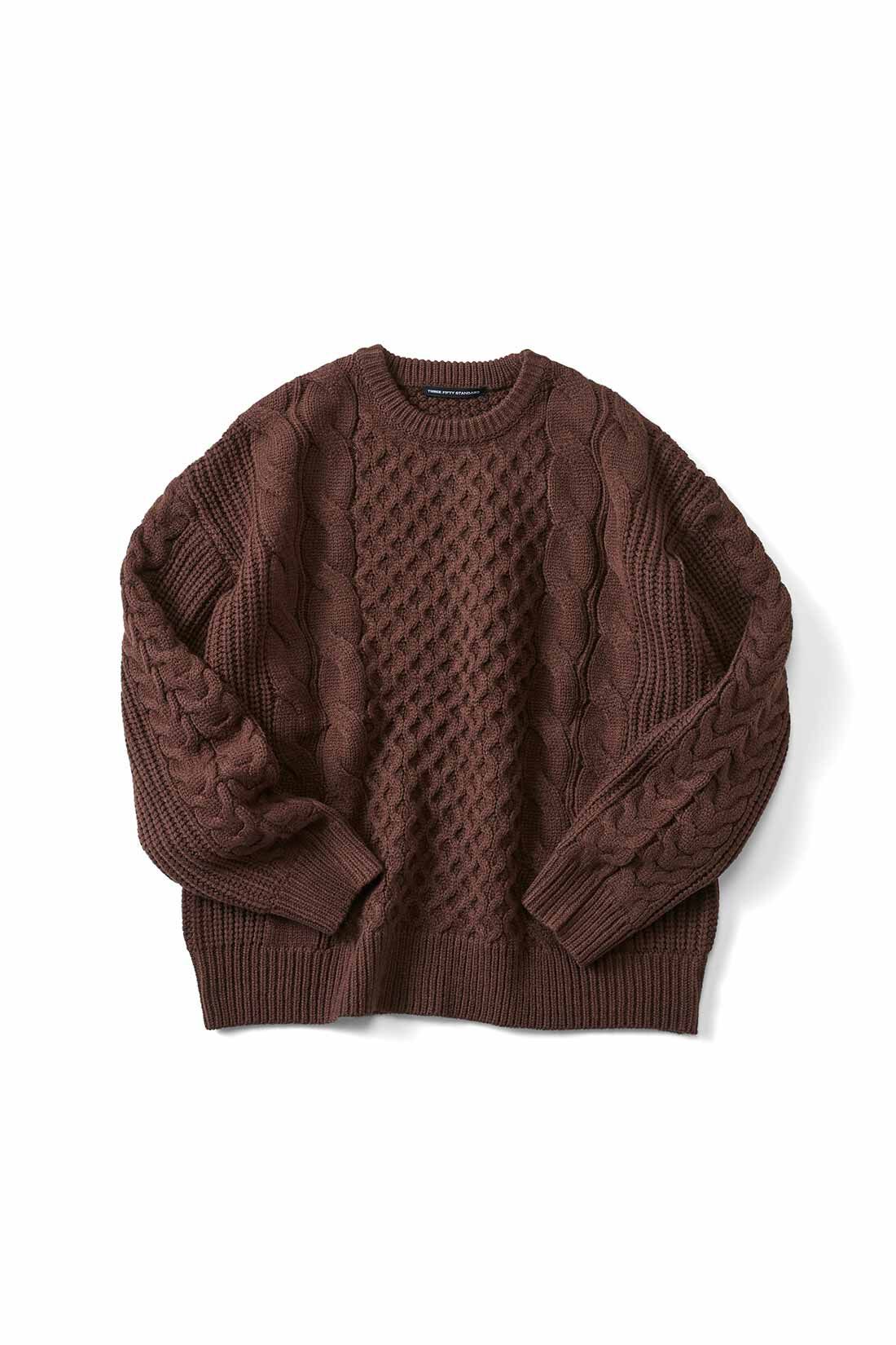 THREE FIFTY STANDARD ボリューム袖のケーブルニットセーター〈ブラウン〉