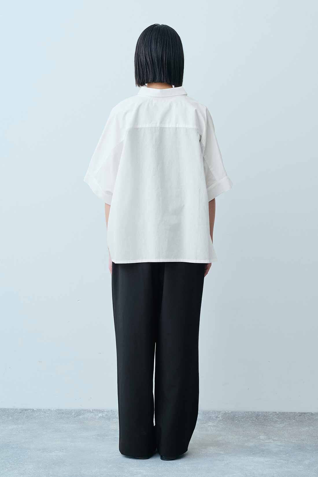 THREE FIFTY STANDARD［スリーフィフティースタンダード］|オーガニックコットン ワイドシルエット シャツ〈オフホワイト〉とサーマル生地 タンクトップのコーディネート|モデル身長：163cm 着用サイズ：M