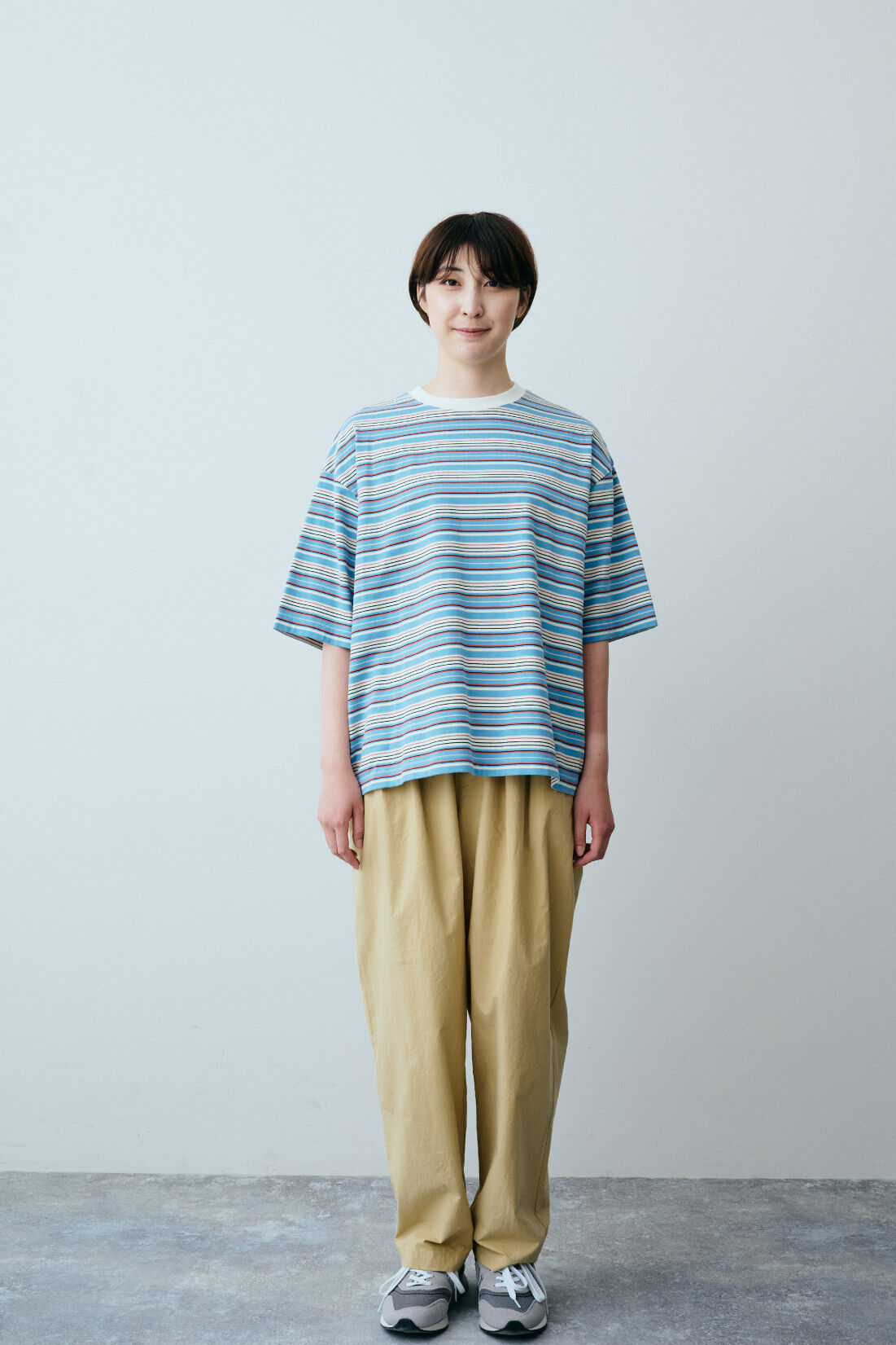 THREE FIFTY STANDARD|THREE FIFTY STANDARD ビッグシルエットのマルチボーダーTシャツ〈ブルー〉|モデル身長：163cm　着用サイズ：1