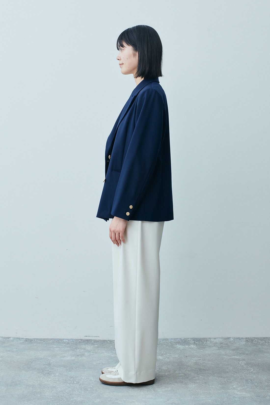 THREE FIFTY STANDARD|ダブルフロントジャケットＮＶ　ＴＦＳと落ち感がきれいなタックパンツＩＶ　ＴＦＳのコーディネート|モデル身長：163cm 着用サイズ：M