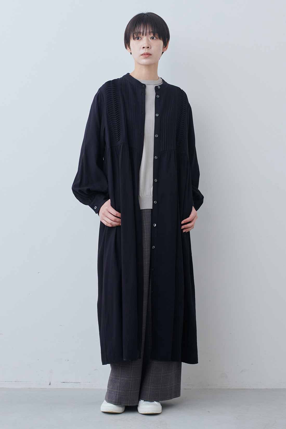 THREE FIFTY STANDARD［スリーフィフティースタンダード］|THREE FIFTY STANDARD　ピンタックのワンピース〈ブラック〉|モデル身長：163cm　着用サイズ：M