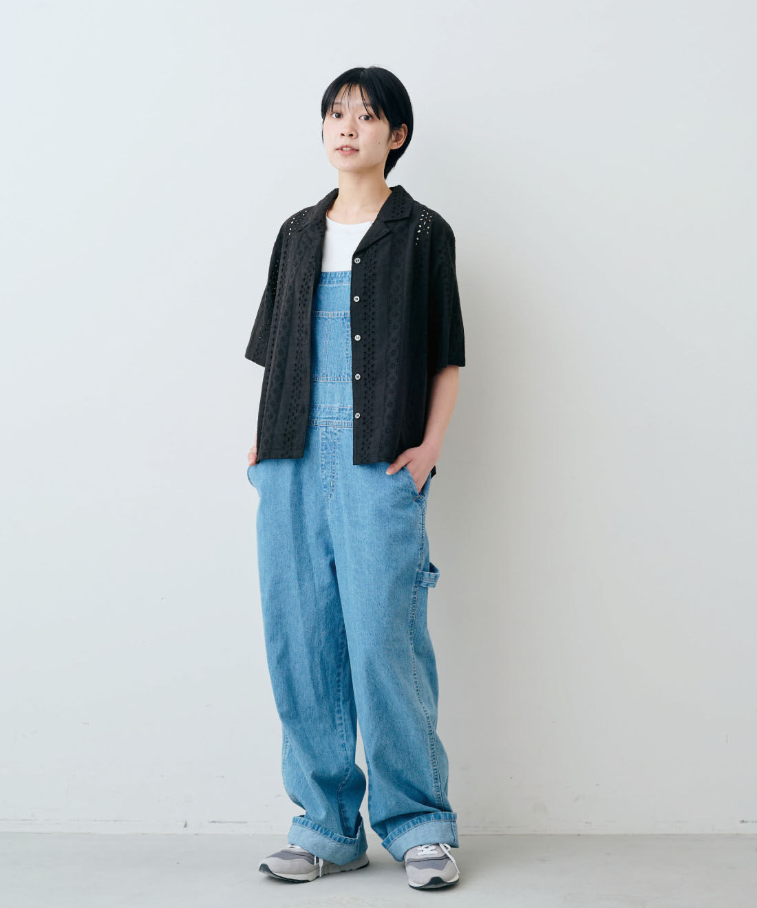 THREE FIFTY STANDARD［スリーフィフティースタンダード］|シルケット加工 タンクトップと麻混 ライトオンスデニム オーバーオールのコーディネート