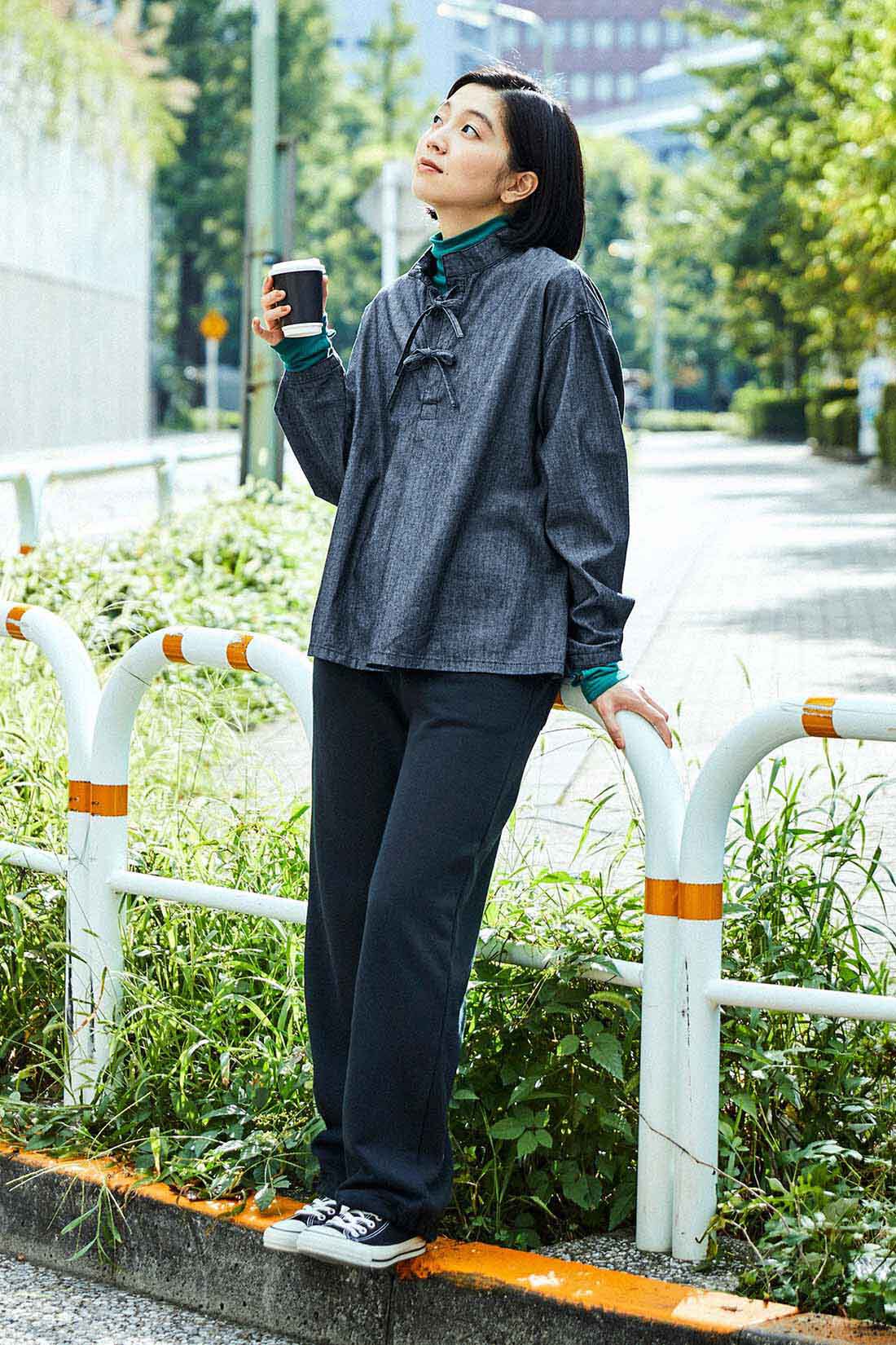 THREE FIFTY STANDARD|リボンデザインのデニムプルオーバーと裏起毛カットソーパンツの会のコーディネート