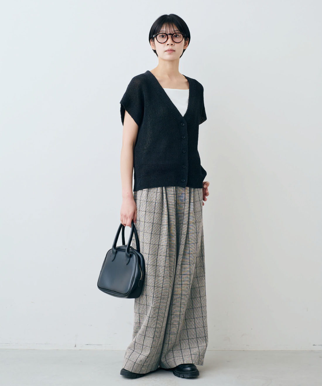 THREE FIFTY STANDARD［スリーフィフティースタンダード］|THREE FIFTY STANDARD　シックなモノトーンチェックのワイドパンツ|モデル身長：163cm　着用サイズ：M