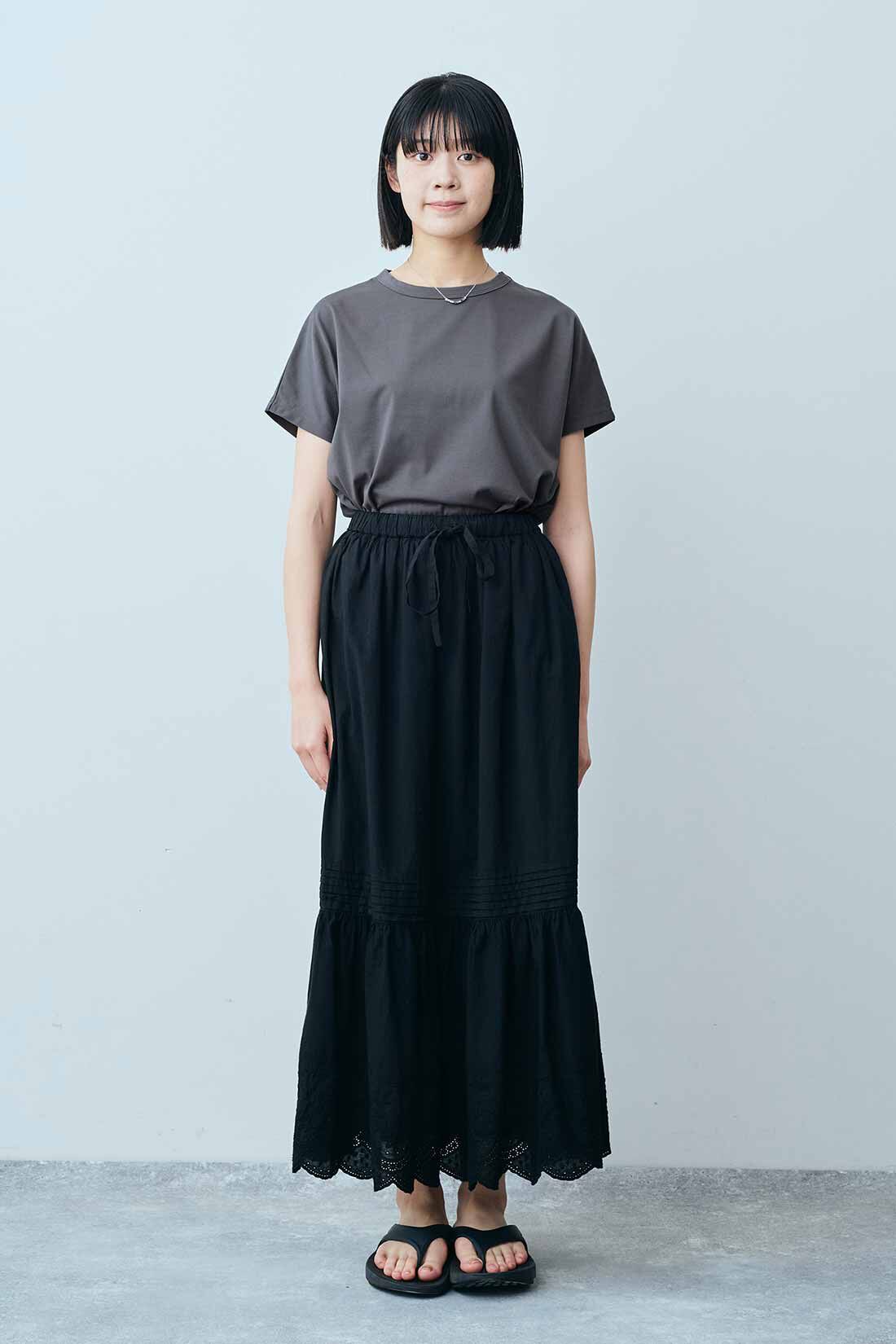 THREE FIFTY STANDARD［スリーフィフティースタンダード］|THREE FIFTY STANDARD 汗じみ軽減加工をほどこした フレンチスリーブTシャツの会|モデル身長：163cm　着用サイズ：M