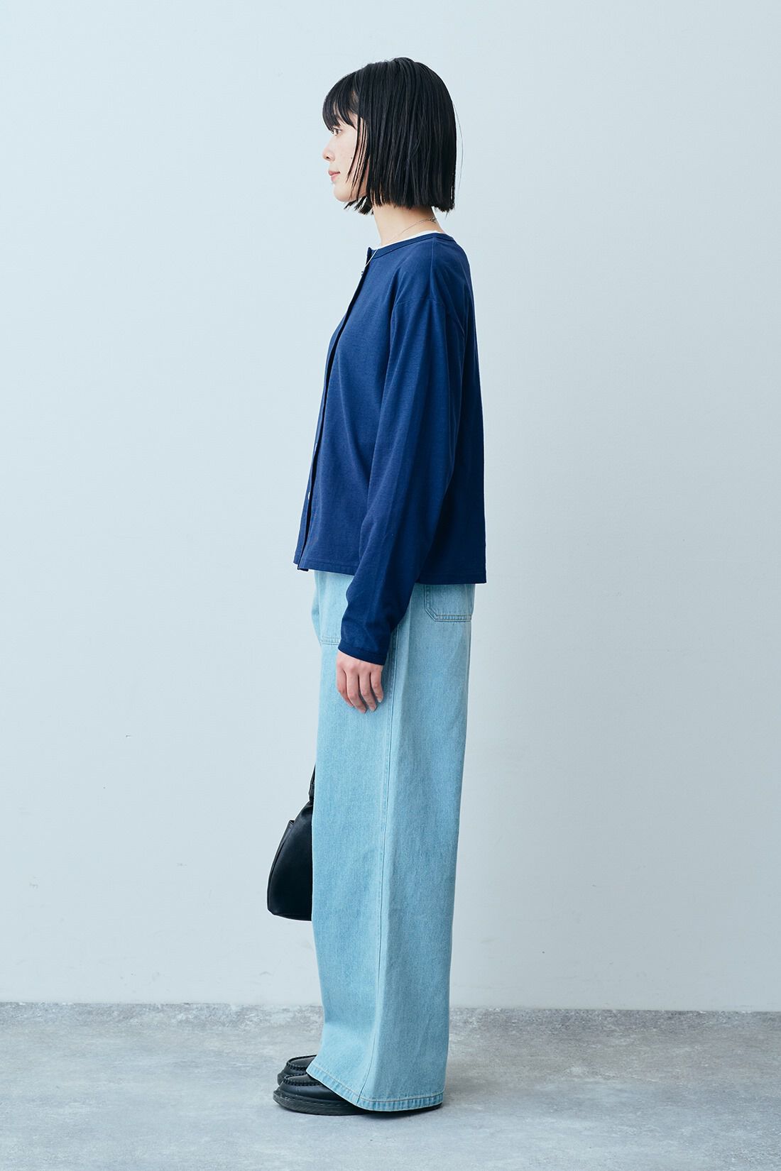 THREE FIFTY STANDARD|サーマル生地 タンクトップと麻混 ペインターデニムパンツとステンレス ネックレスのコーディネート|モデル身長：163cm 着用サイズ：M