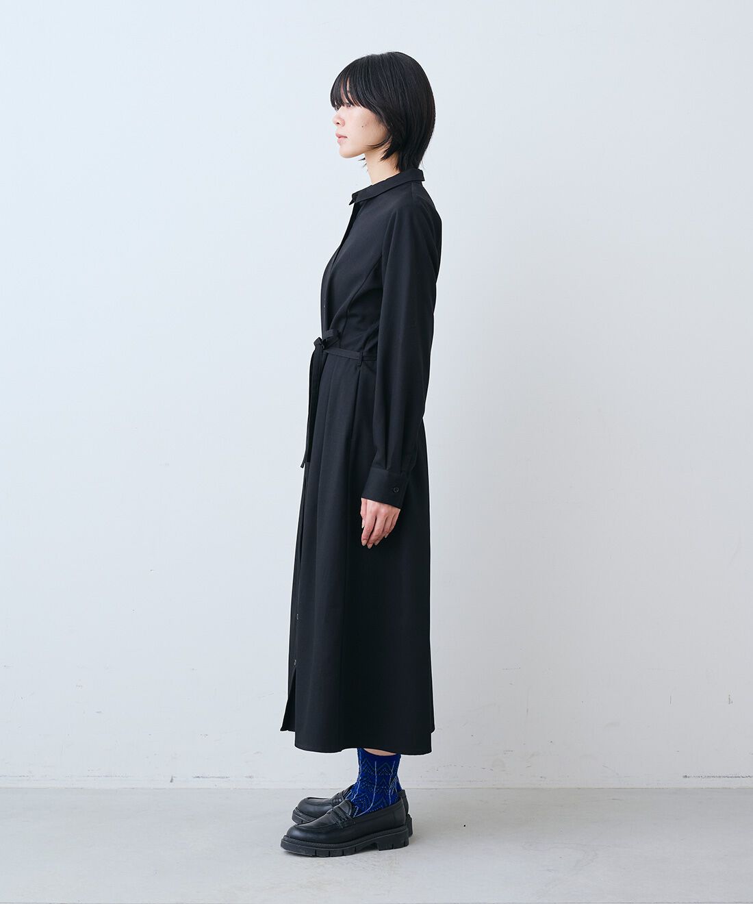 THREE FIFTY STANDARD［スリーフィフティースタンダード］|ウエストタックのブラック ワンピースのコーディネート