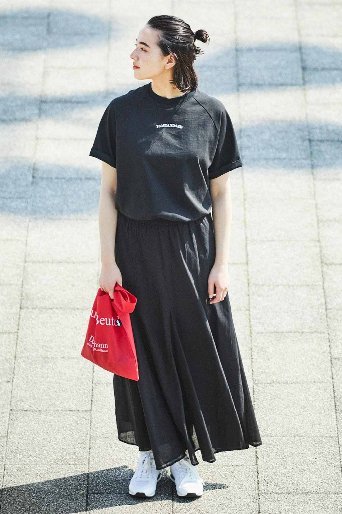 THREE FIFTY STANDARD［スリーフィフティースタンダード］|モノトーンロゴＴシャツブラック　ＴＦＳのコーディネート