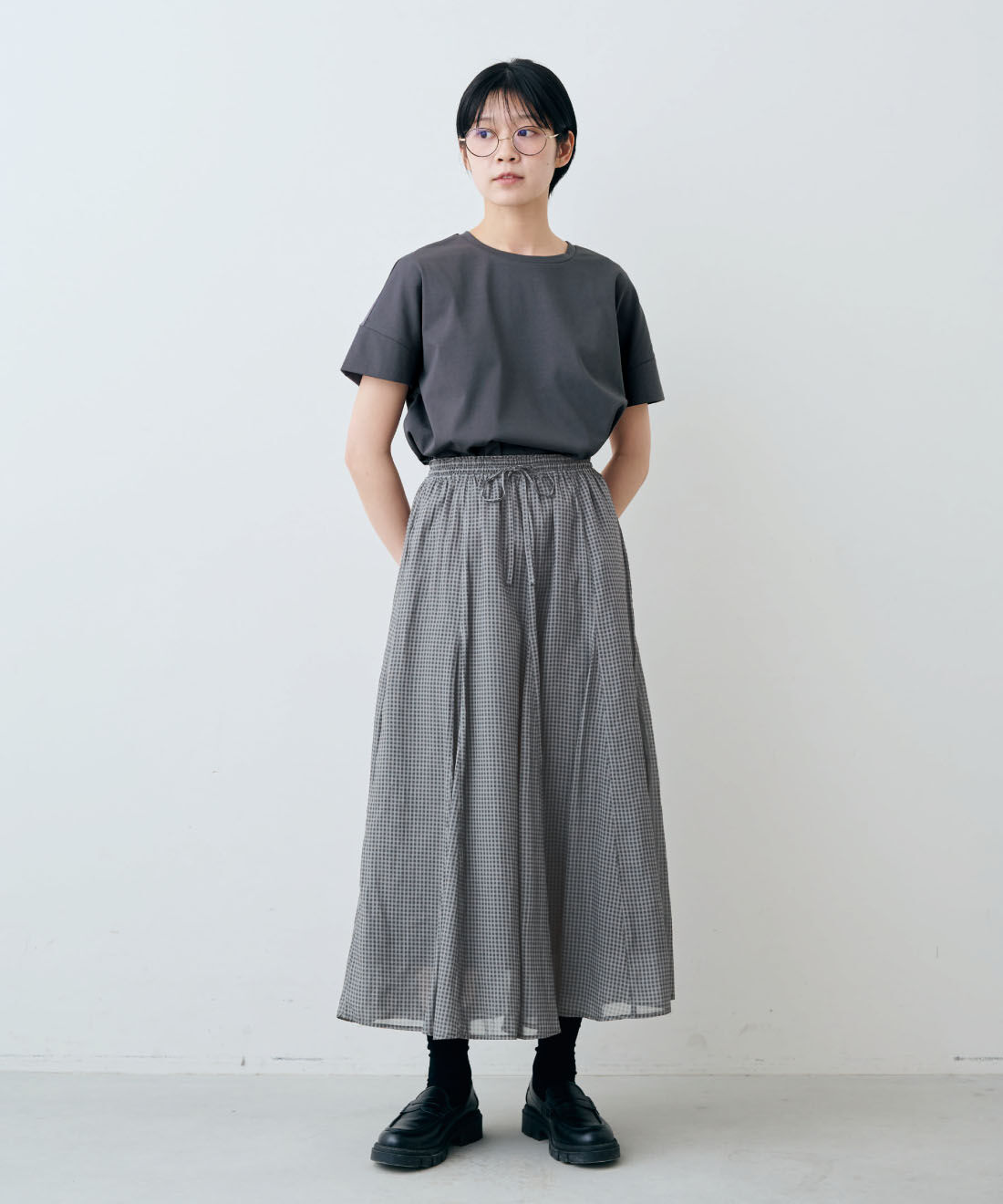 THREE FIFTY STANDARD［スリーフィフティースタンダード］|THREE FIFTY STANDARD　モノトーンチェックのフレアースカート〈ブラック×グレー〉|モデル身長：163cm　着用サイズ：M