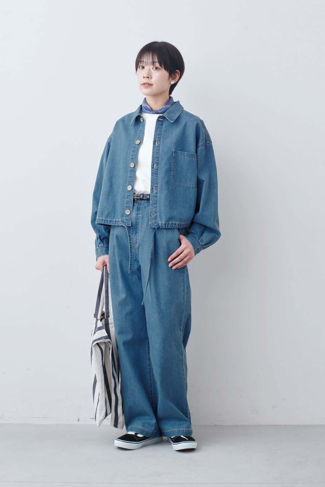 THREE FIFTY STANDARD［スリーフィフティースタンダード］|THREE FIFTY STANDARD　シルキーな肌ざわりのベーシックなTシャツの会|モデル身長：163cm　着用サイズ：M