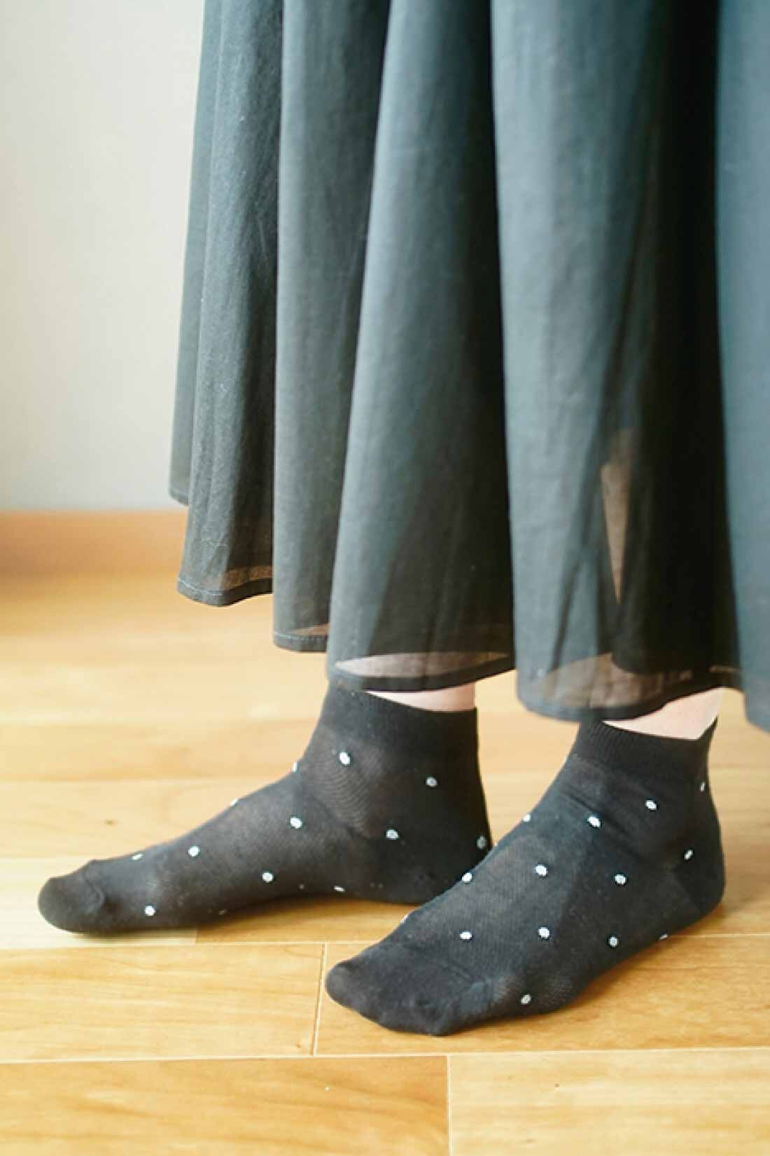 THREE FIFTY STANDARD［スリーフィフティースタンダード］|THREE FIFTY STANDARD 金子敦子さんと作った 色で遊ぶドットソックスセットの会|ショート丈は、くるぶしが隠れる位の丈感で、涼しげなメッシュ編み。