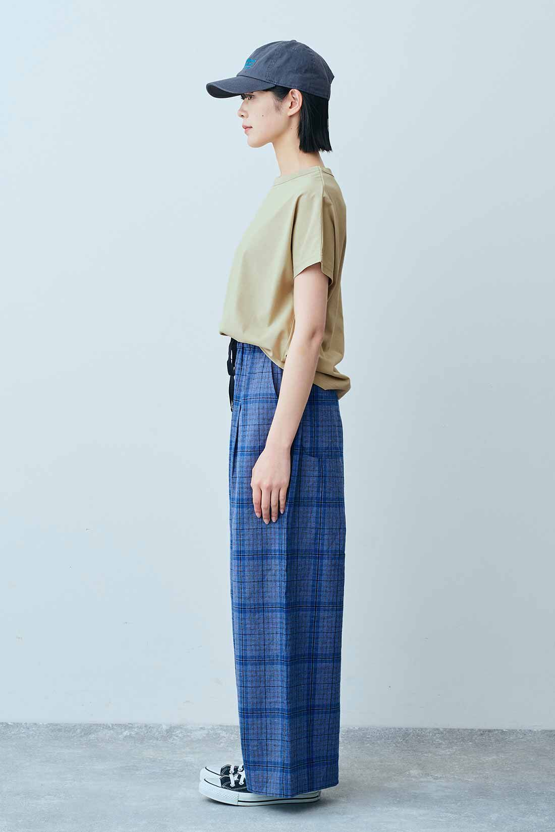 THREE FIFTY STANDARD［スリーフィフティースタンダード］|THREE FIFTY STANDARD 汗じみ軽減加工をほどこした フレンチスリーブTシャツの会|モデル身長：163cm　着用サイズ：M