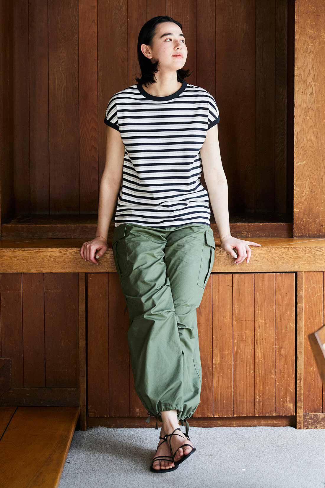 THREE FIFTY STANDARD［スリーフィフティースタンダード］|THREE FIFTY STANDARD ほどよいシルエットのカーゴパンツ〈ミリタリーグリーン〉