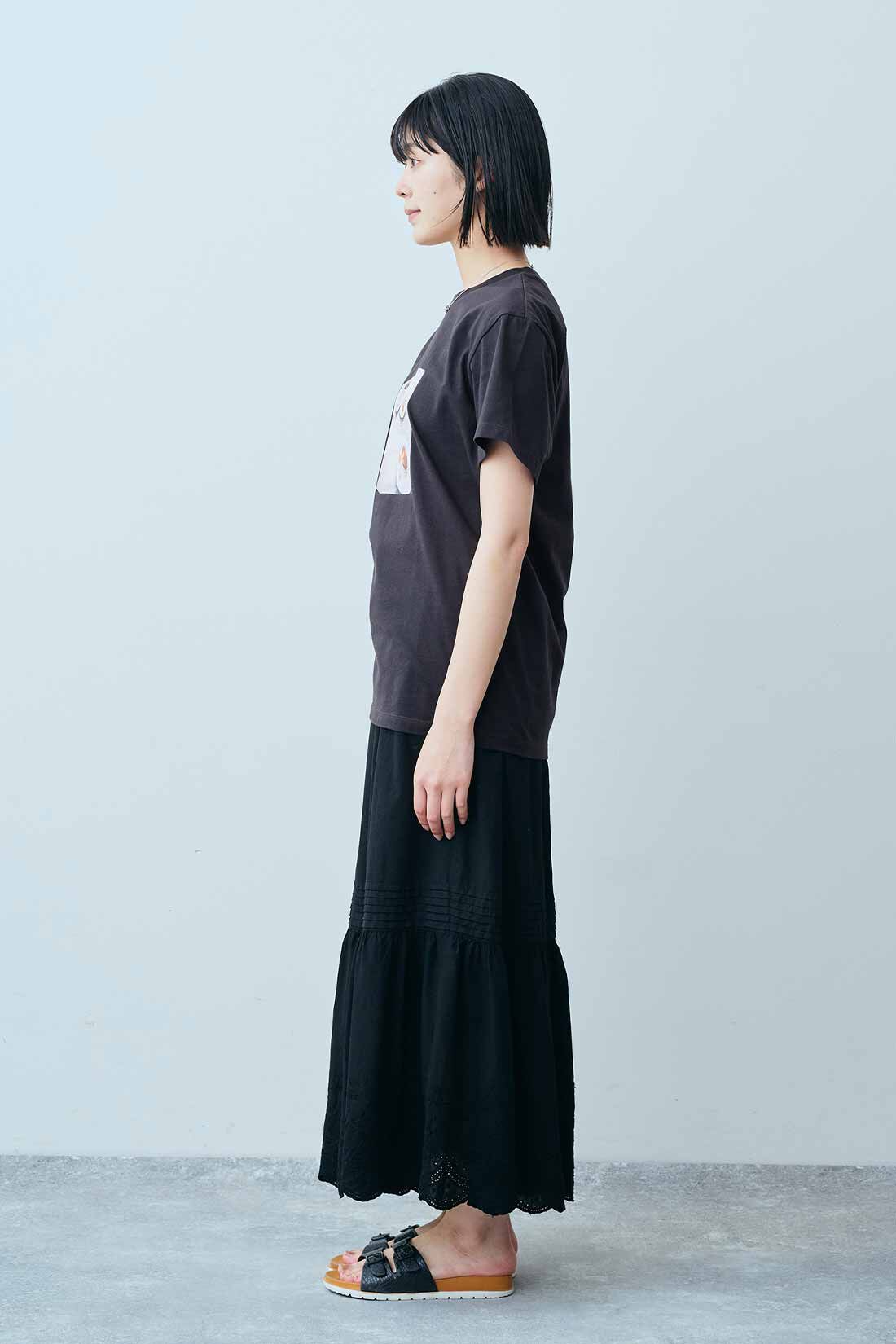 THREE FIFTY STANDARD［スリーフィフティースタンダード］|THREE FIFTY STANDARD 小谷 実由さんと作った 想い出のフォトTシャツ〈チャコールグレー〉|モデル身長：163cm　着用サイズ：M