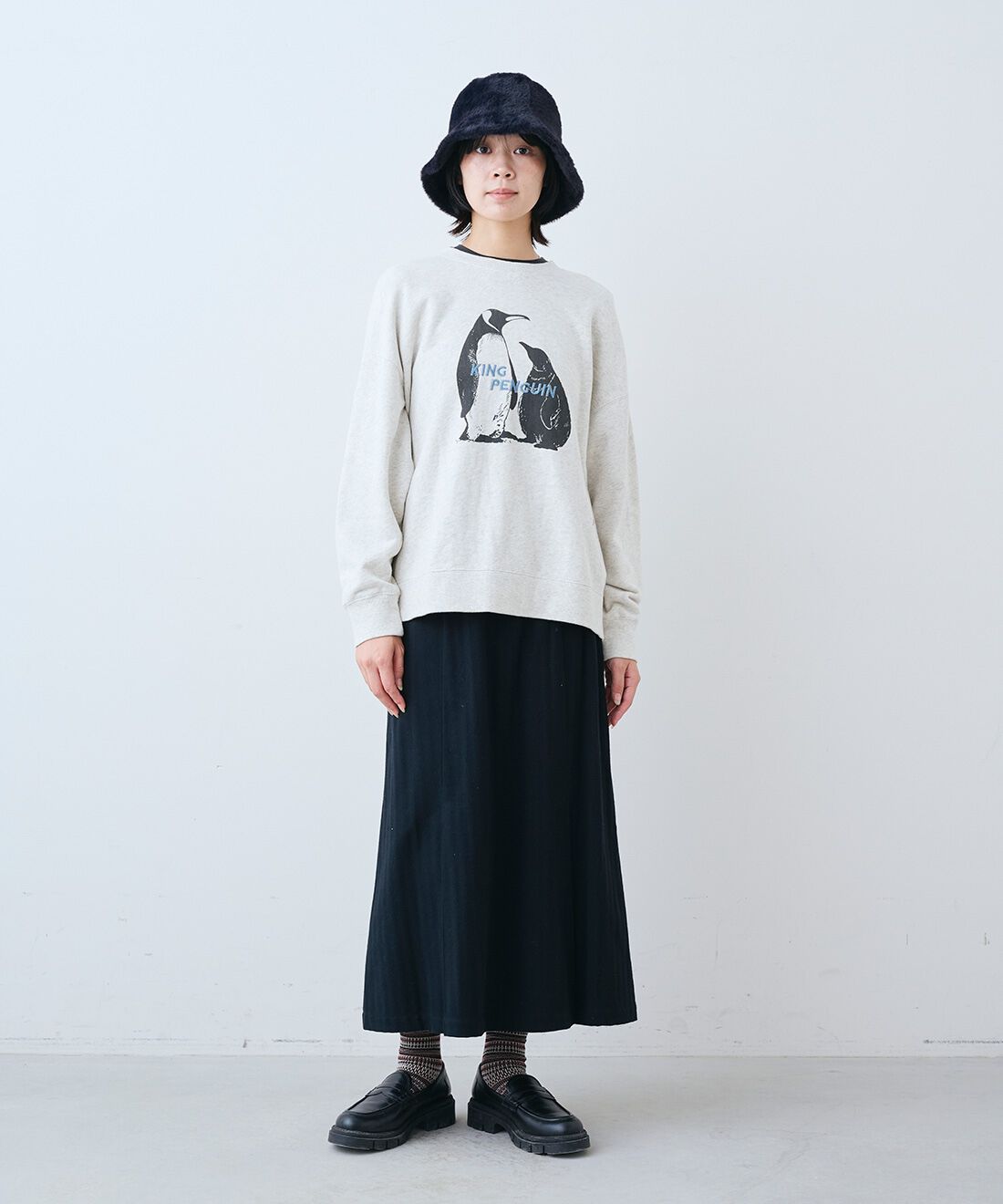 THREE FIFTY STANDARD|キングペンギン プリント＆刺しゅうトレーナー〈オートミール〉のコーディネート