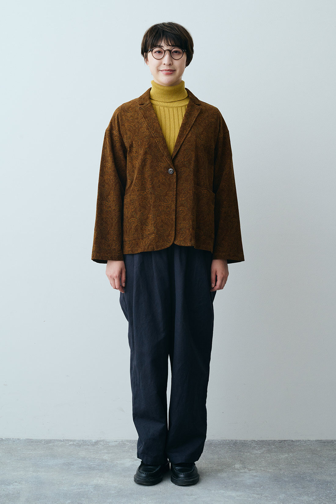 THREE FIFTY STANDARD|ペイズリー柄の細コールジャケットＢＲ　ＴＦＳとコットン１００％リブタートルＴＦＳのコーディネート