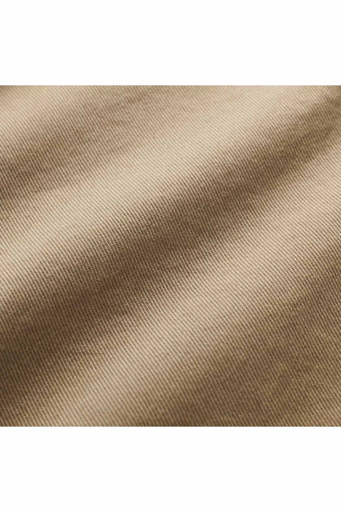 THREE FIFTY STANDARD|THREE FIFTY STANDARD　すっきりペグパンツ〈ベージュ〉|太番手の綾織りでふくらみのある素材は、年中使える質感。