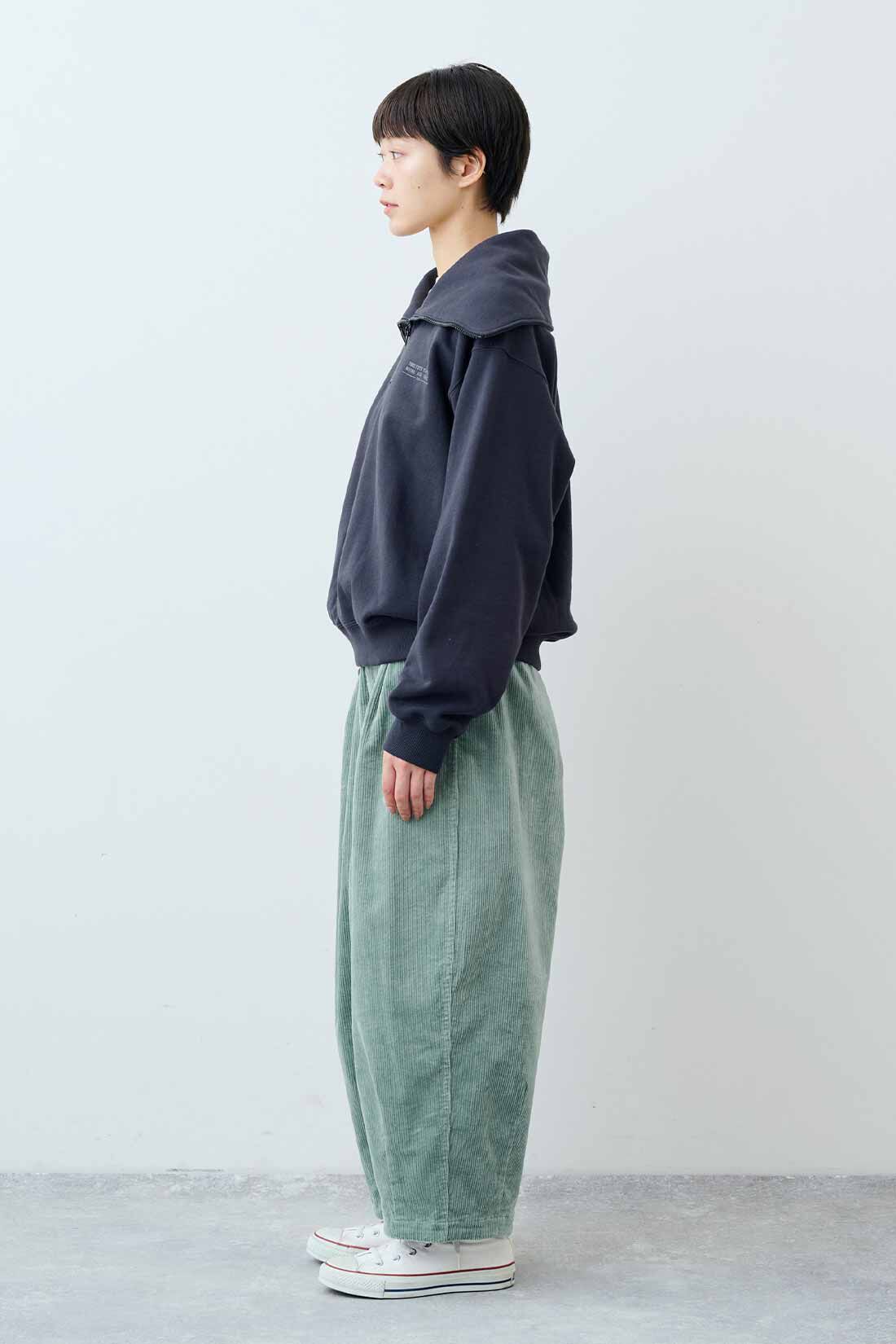 THREE FIFTY STANDARD［スリーフィフティースタンダード］|THREE FIFTY STANDARD　金子敦子さんと作った リーフグリーンのわくわくズボン|モデル身長：163cm　着用サイズ：M