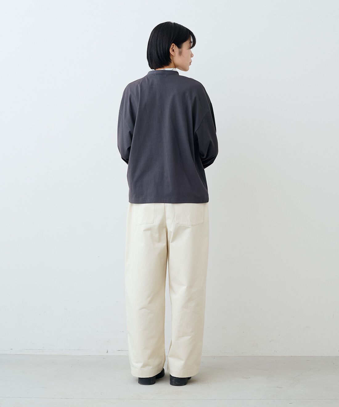 THREE FIFTY STANDARD［スリーフィフティースタンダード］|吸水速乾長袖Ｔシャツ　ＴＦＳと小谷実由さんとつくったチェックスカーフＴＦＳのコーディネート|モデル身長：163cm 着用サイズ：M