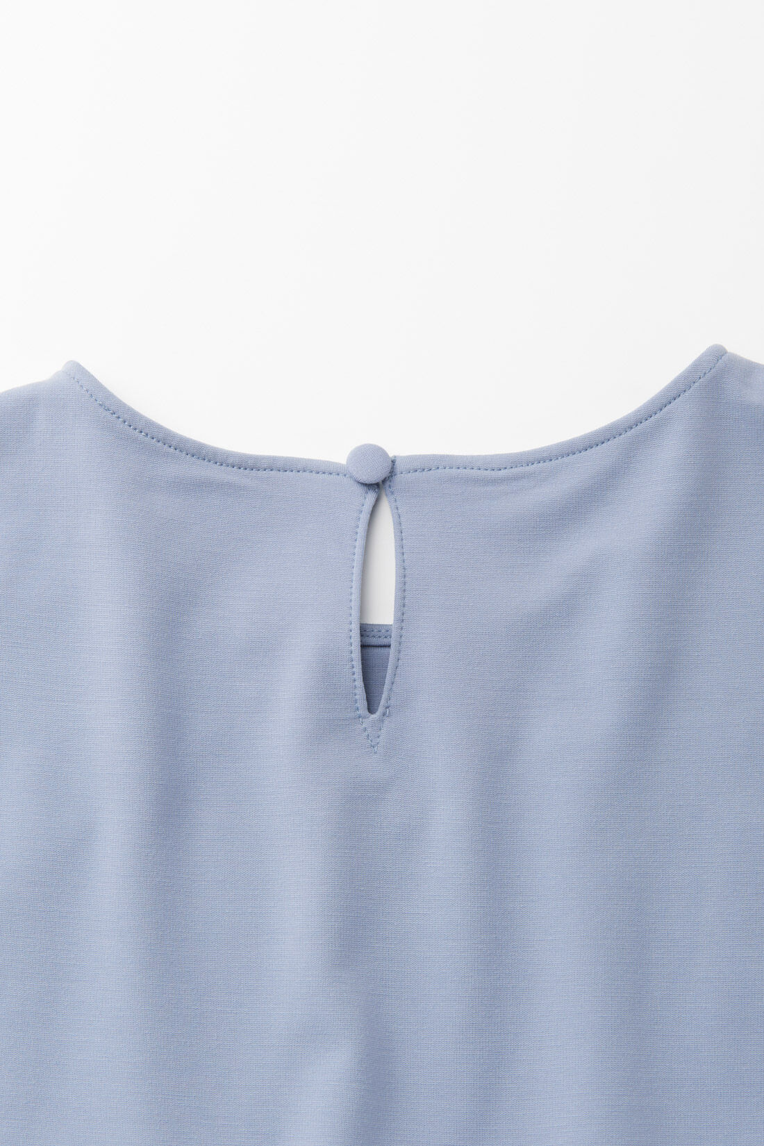FELISSIMO Mama|Moredde　フォーマルシーンでも使える　授乳がかんたん　しなやかカットソーのデザインワンピース〈グレイッシュブルー〉|後ろあきはくるみボタンで留めるデザインです。