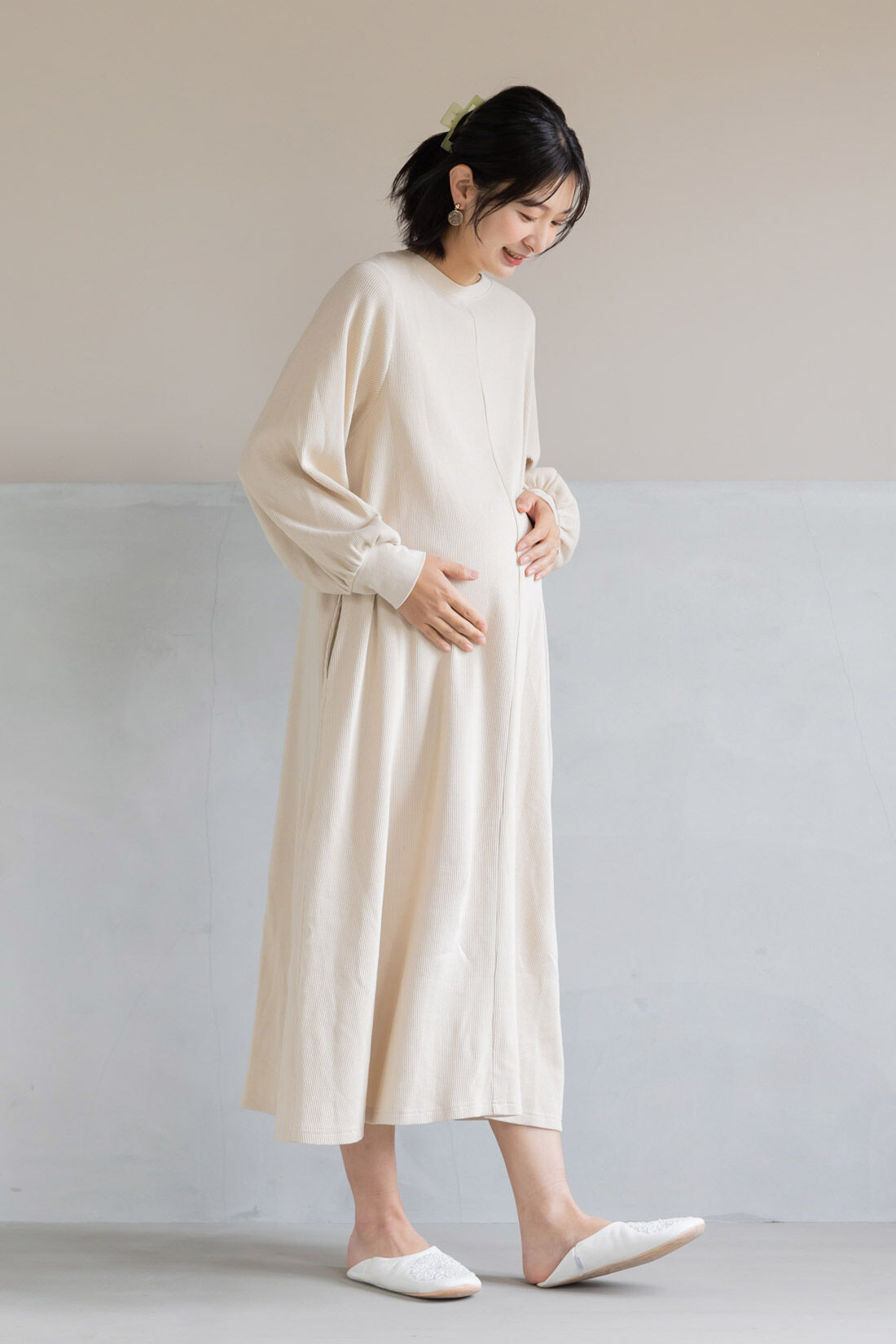 FELISSIMO Mama|【はじめての退院着セット】Moredde　ママとベビーおそろいで退院　ワンピース＆ロンパースのセレモニーセット〈ベージュ〉|前後2-WAYに着られるデザイン