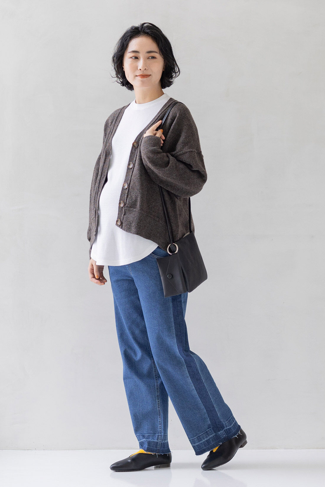FELISSIMO Mama|Moredde　マタニティ・産後使える　ウエストクロス仕様の伸びやかワイドデニムパンツ＜ダークブルー＞|model:H165　着用サイズ：モデル用1サイズ（股下+3㎝）
